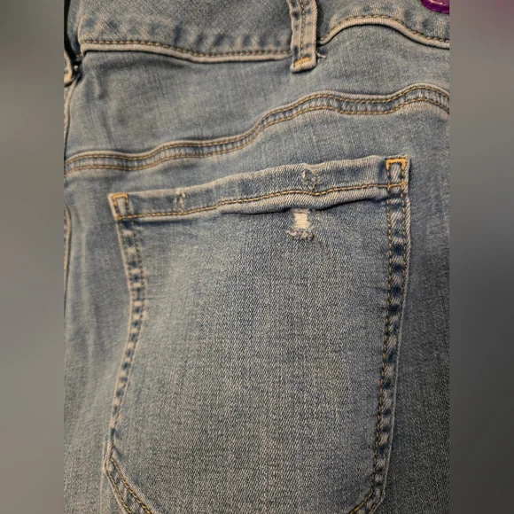 Torrid 3 Button High-Rise Distressed Jegging 24R (c) - Picture 10 of 13